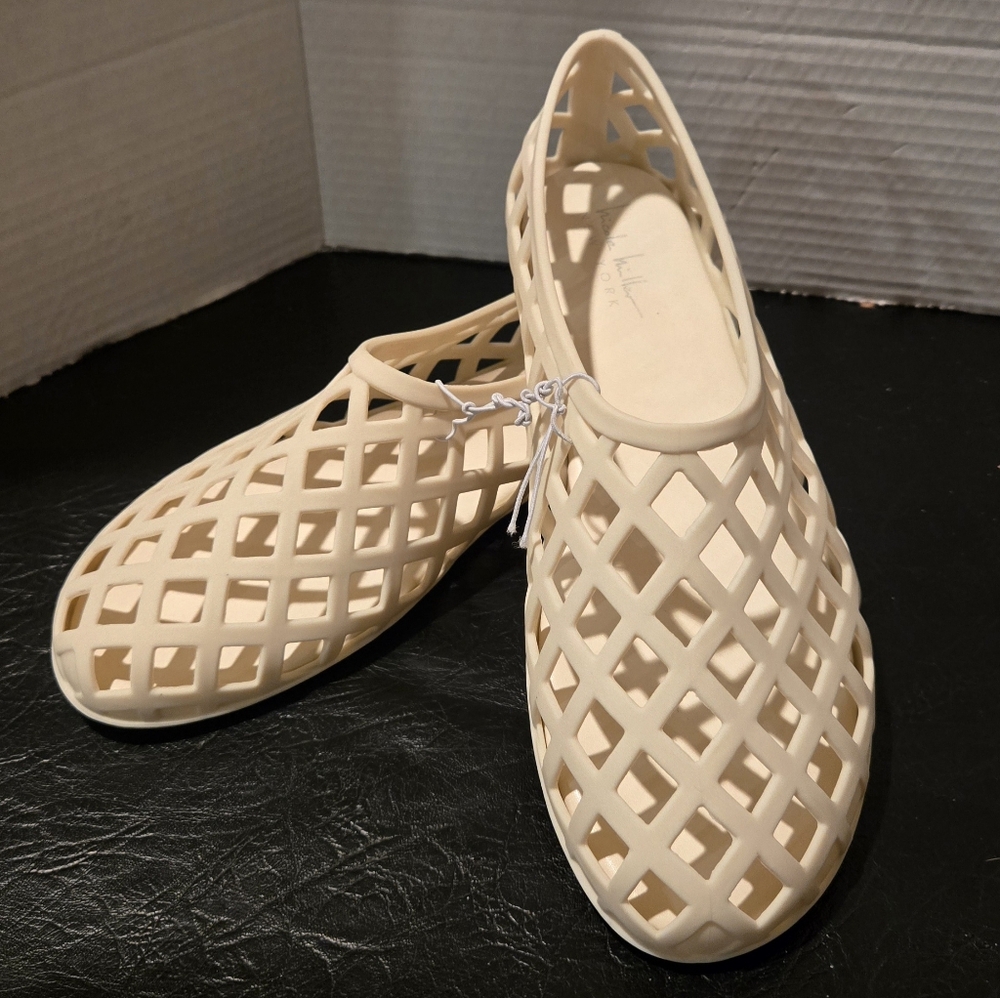 Nicole Miller Cream Flats
